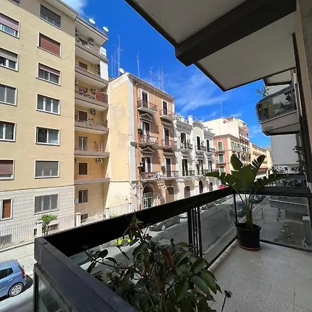 Garibaldi Plaza - Scardicchio Maisons アパート