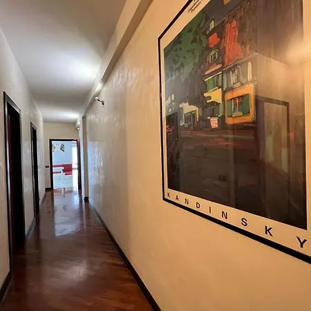 Garibaldi Plaza - Scardicchio Maisons アパート